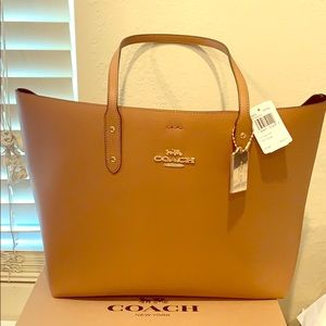 Authentic Coach Town Tote-Camel/Saddle color